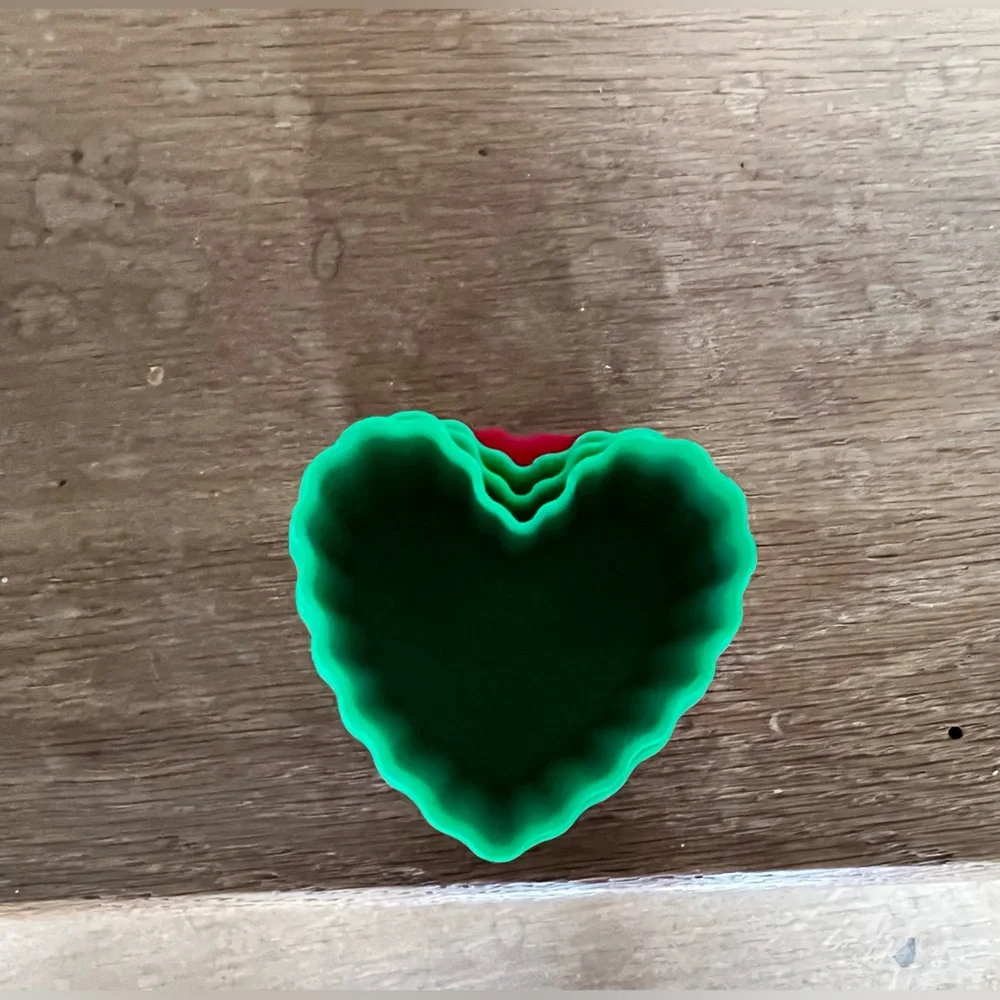 Heart-Shaped Silicone Baking Cups 18 NWT